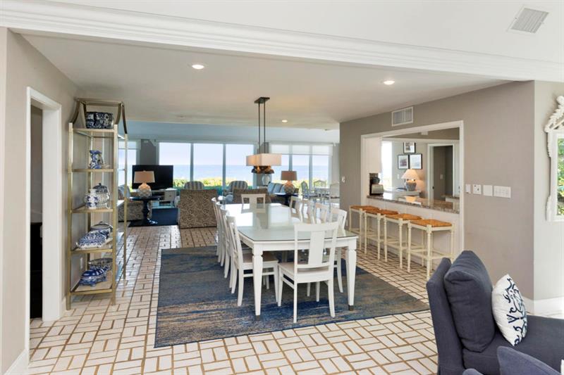 951 Hillsboro Mile