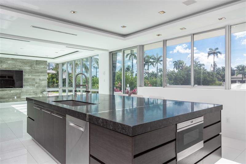 300 Royal Plaza Dr