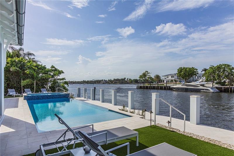 19 Isla Bahia Dr