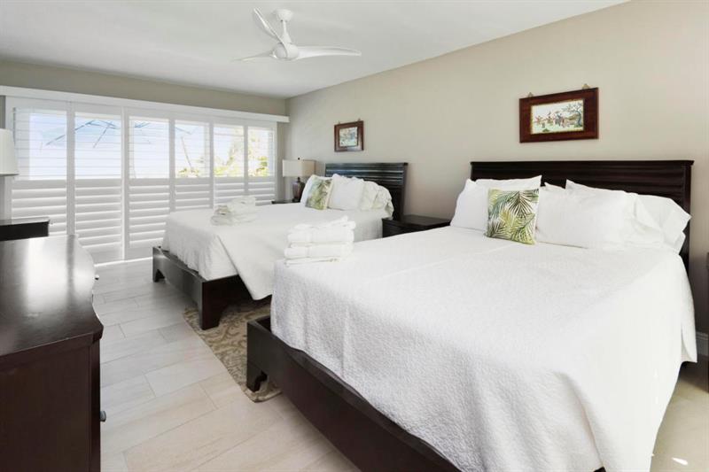 951 Hillsboro Mile