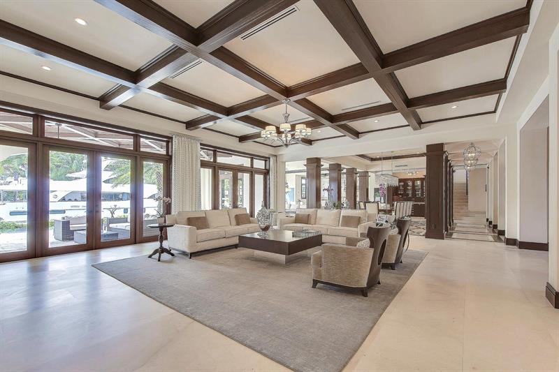 821 Solar Isle Dr