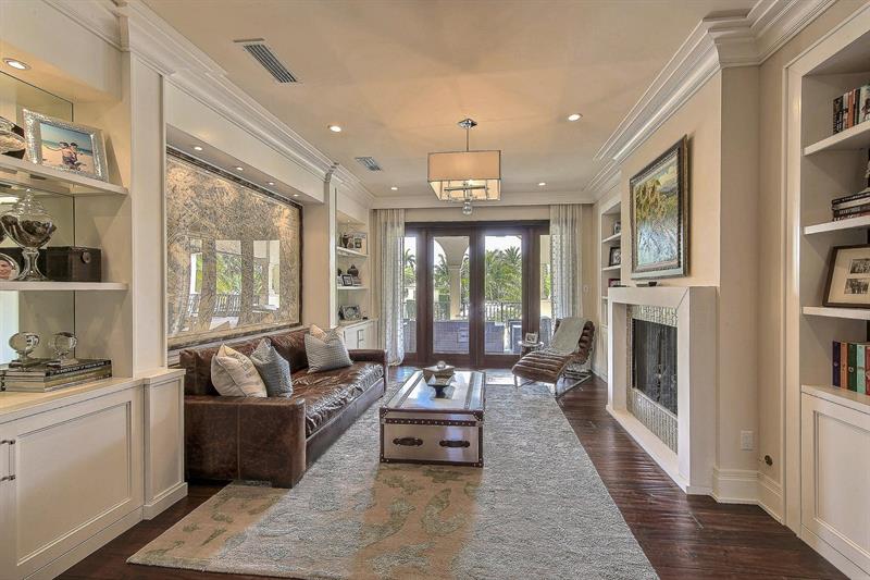 821 Solar Isle Dr
