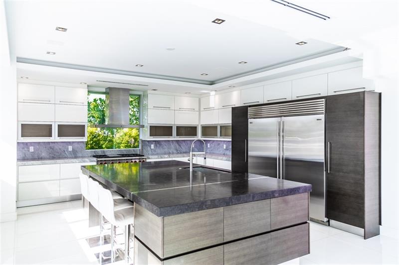 300 Royal Plaza Dr