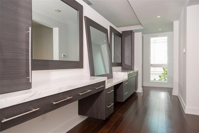 300 Royal Plaza Dr