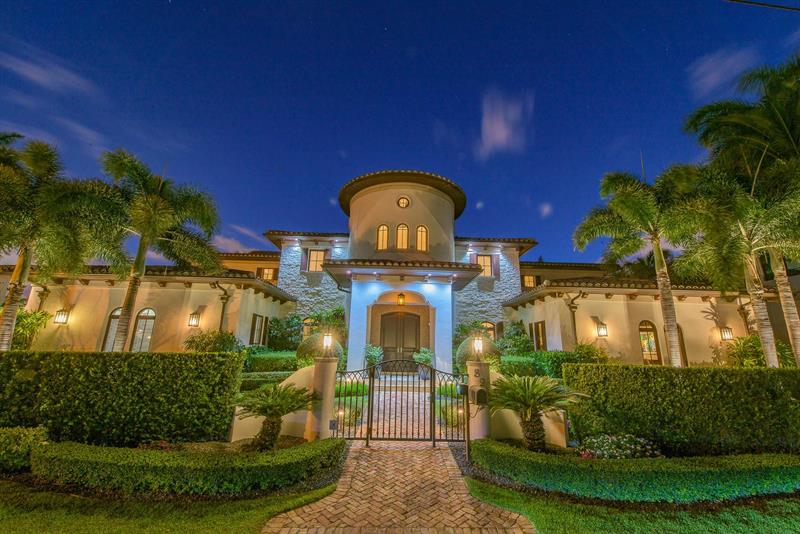 821 Solar Isle Dr