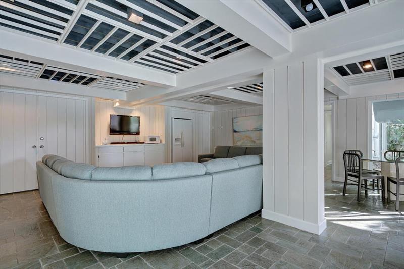 951 Hillsboro Mile