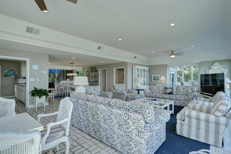 951 Hillsboro Mile