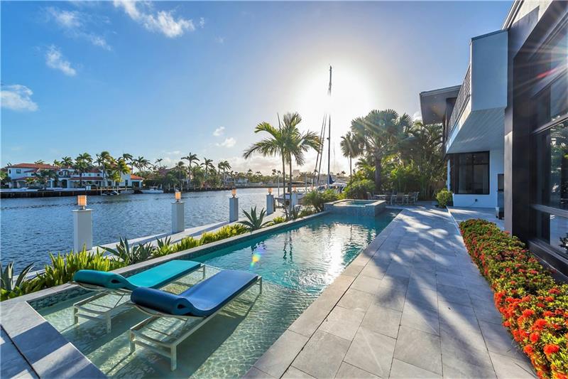 2116 Sunrise Key Blvd