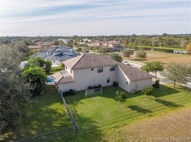 12562 Grand Oaks Dr
