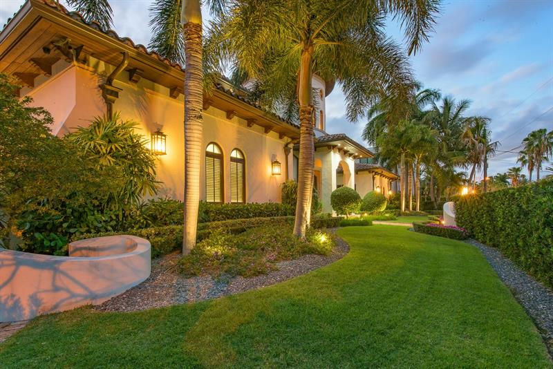 821 Solar Isle Dr