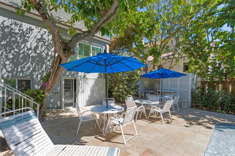 951 Hillsboro Mile