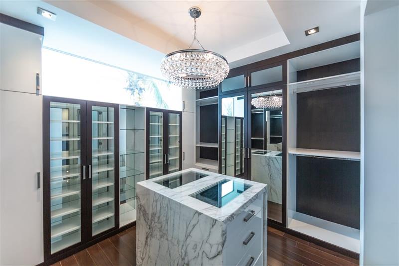 300 Royal Plaza Dr