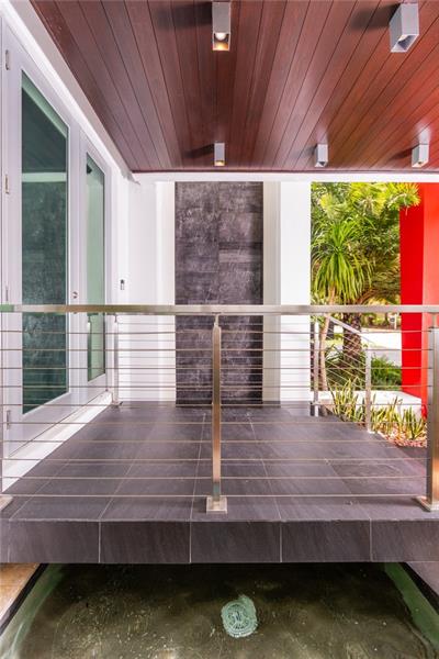 300 Royal Plaza Dr