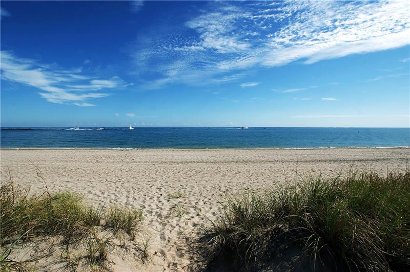 2004 Bay Dr