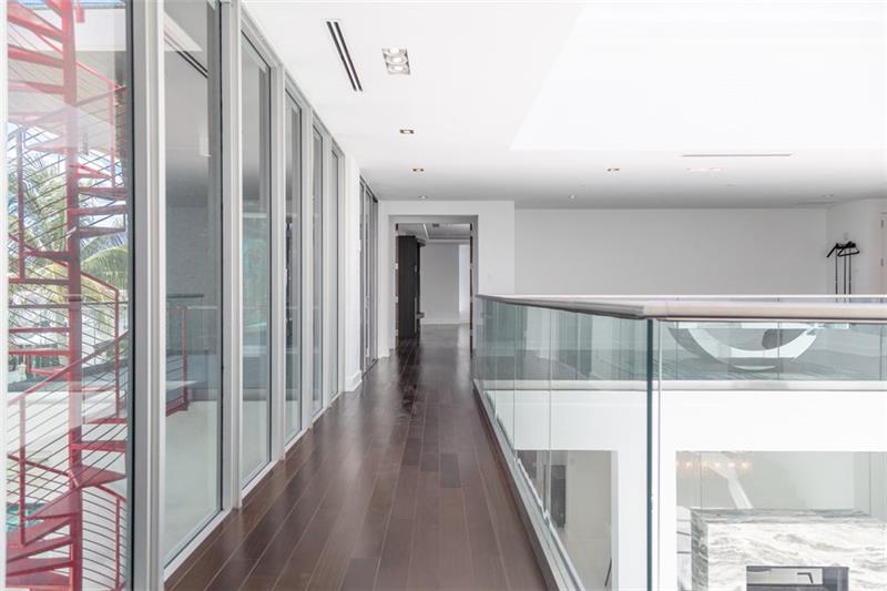 300 Royal Plaza Dr