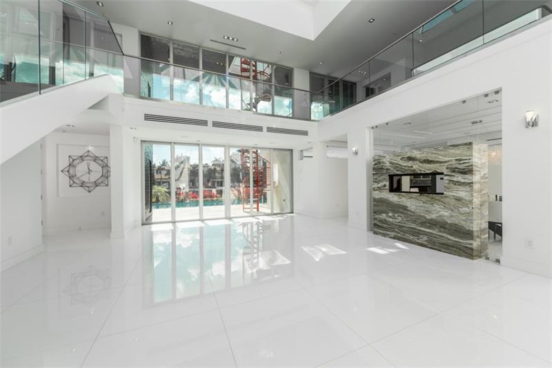 300 Royal Plaza Dr