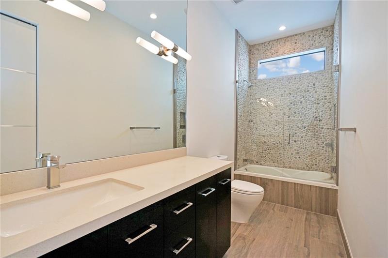 2816 NE 38th St