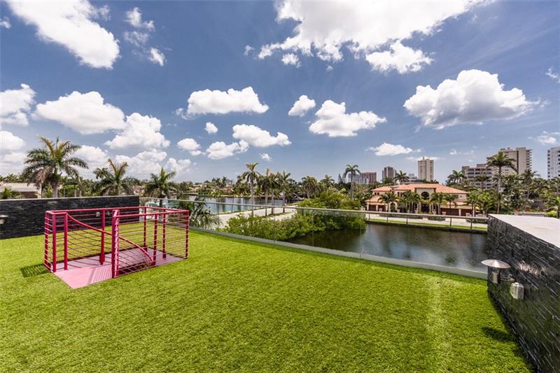 300 Royal Plaza Dr