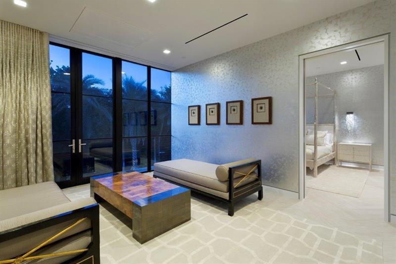 1085 Hillsboro Mile