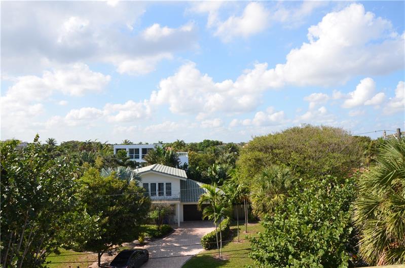 2004 Bay Dr