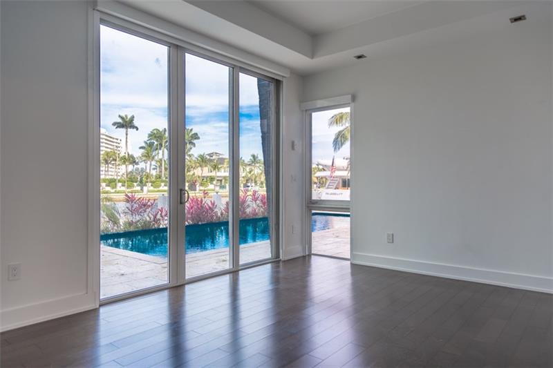 300 Royal Plaza Dr