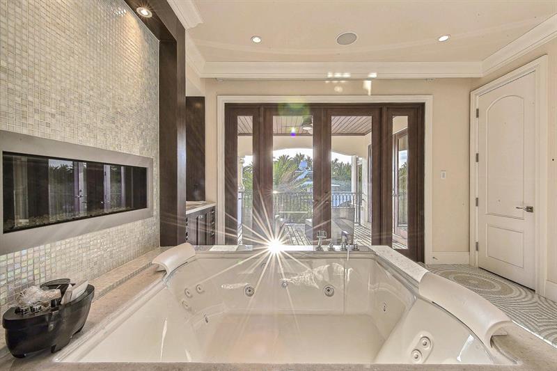 821 Solar Isle Dr