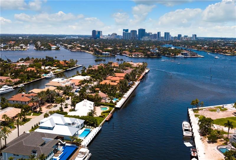 19 Isla Bahia Dr