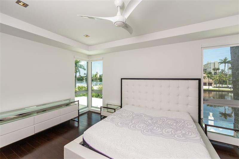 300 Royal Plaza Dr