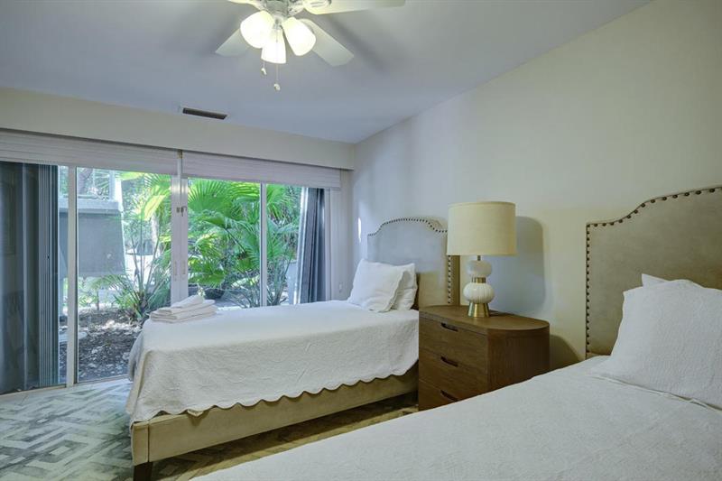 951 Hillsboro Mile