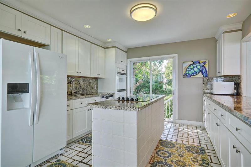 951 Hillsboro Mile