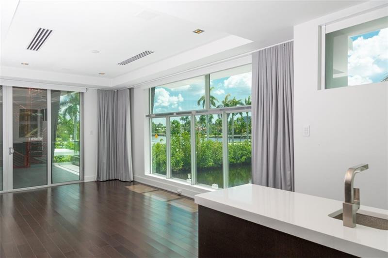 300 Royal Plaza Dr