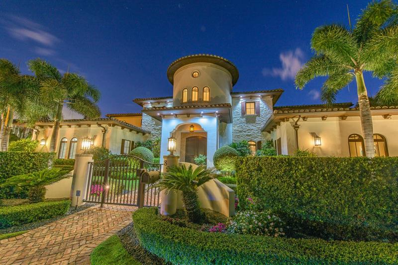821 Solar Isle Dr