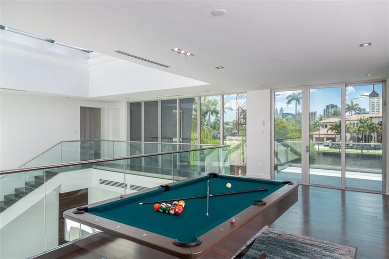 300 Royal Plaza Dr