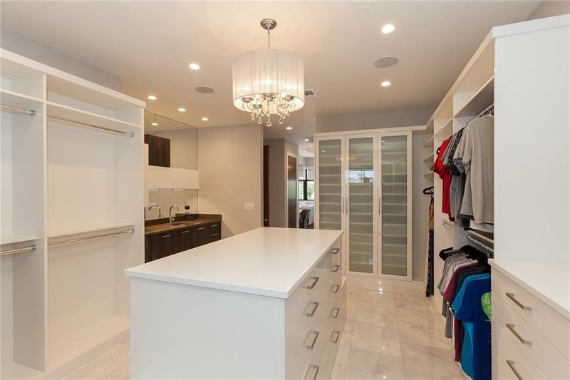 615 Royal Plaza Dr