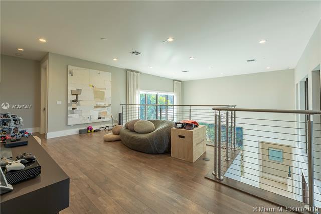 12562 Grand Oaks Dr