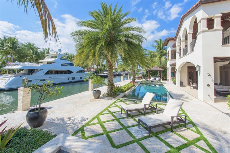 821 Solar Isle Dr