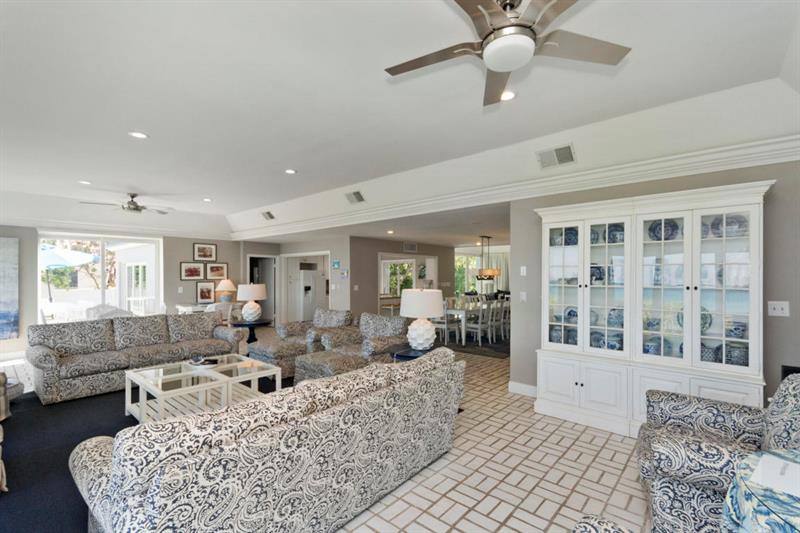 951 Hillsboro Mile