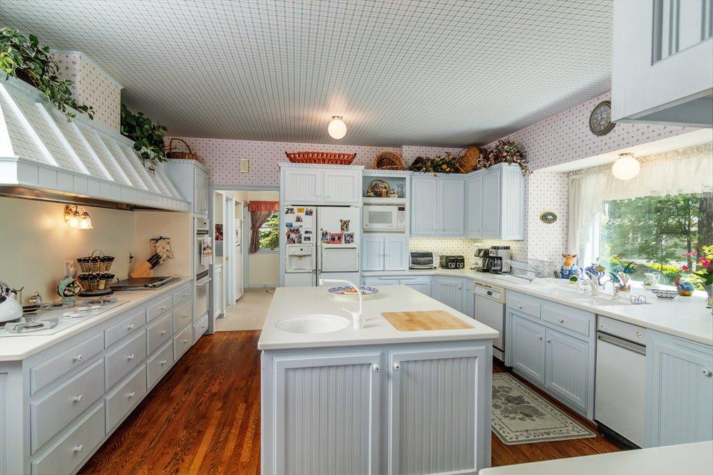 180 Shorewood Drive (Represented Seller)