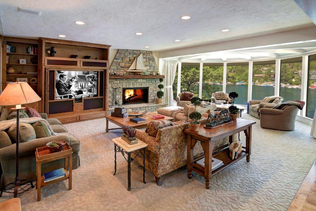 716 Oak Point