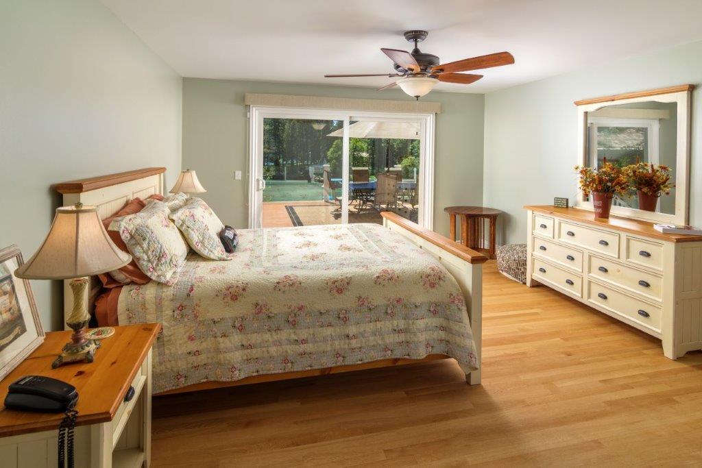 721 Oak Point (Represented Seller)