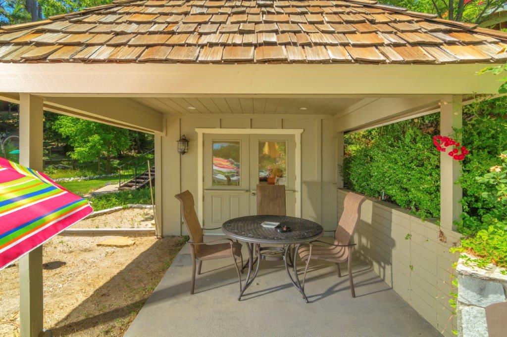 721 Oak Point (Represented Seller)