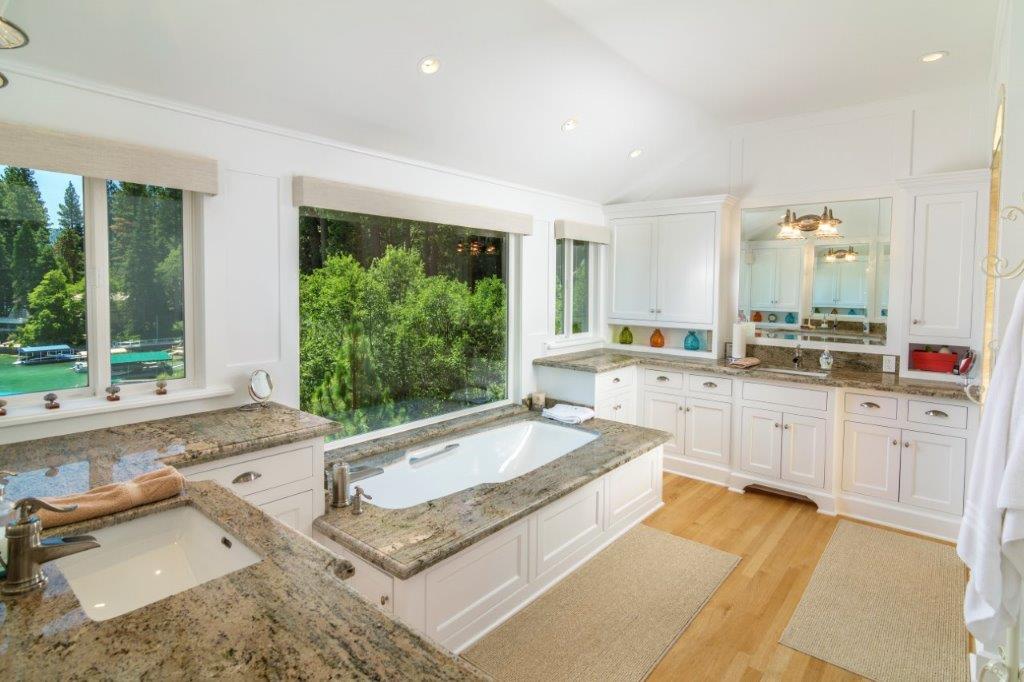 721 Oak Point (Represented Seller)