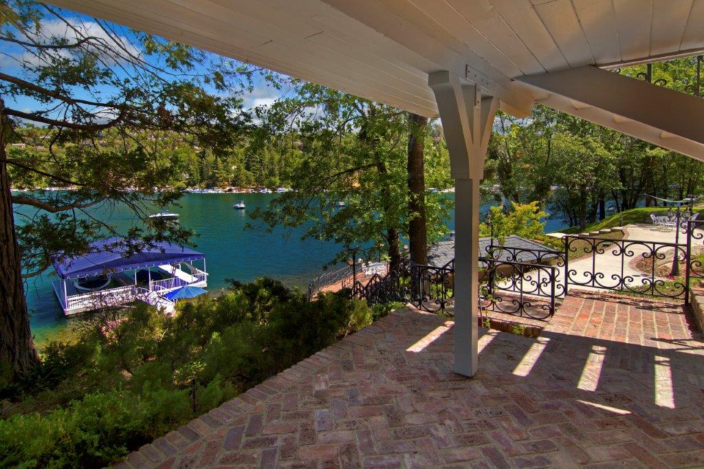716 Oak Point
