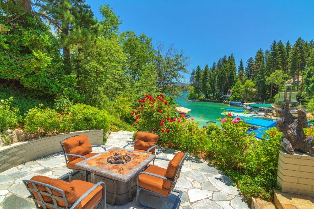 721 Oak Point (Represented Seller)