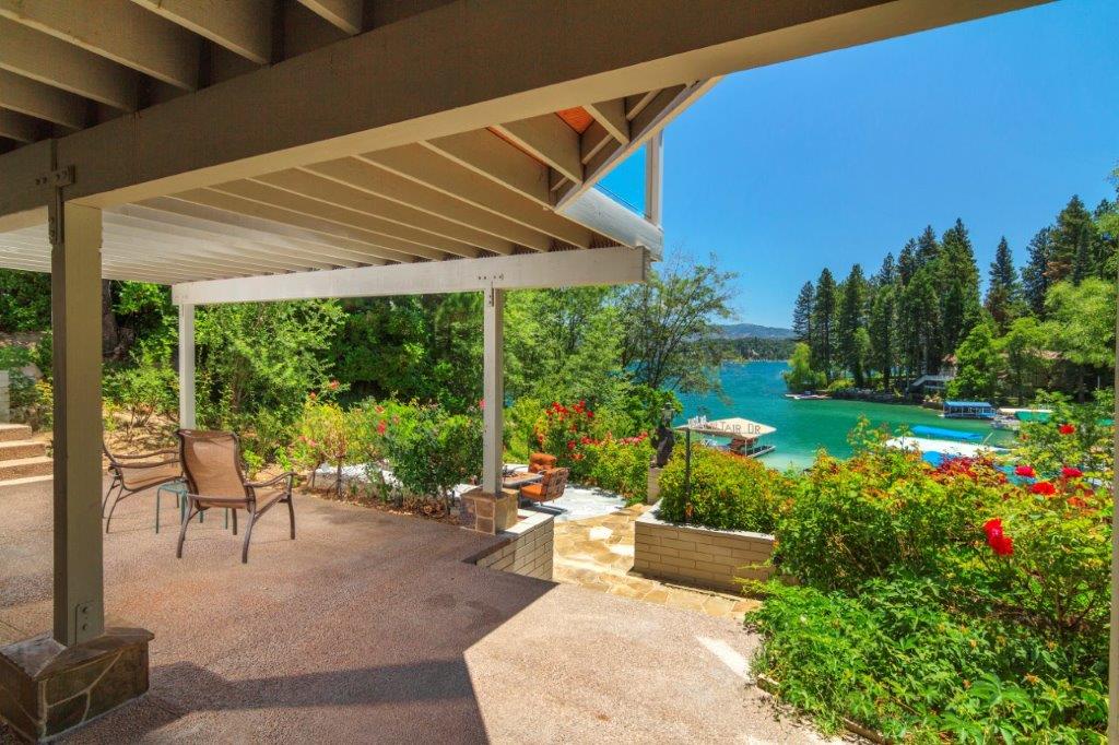 721 Oak Point (Represented Seller)