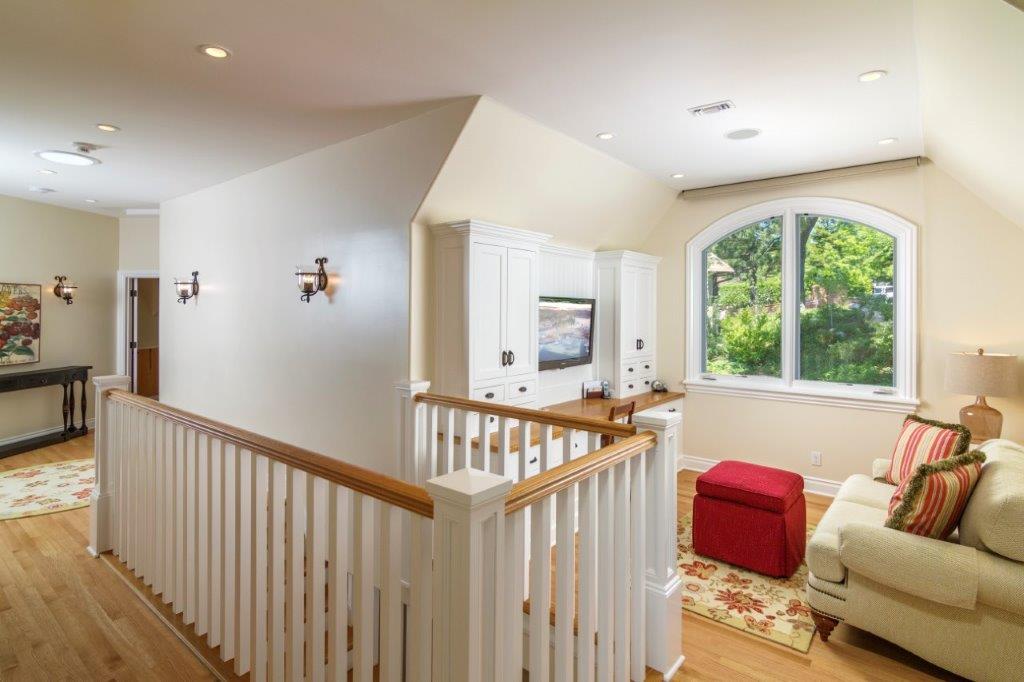 721 Oak Point (Represented Seller)