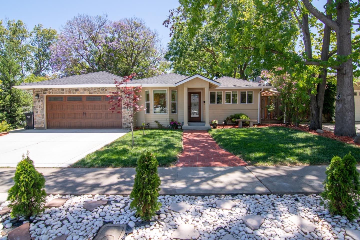 808  Lois Avenue