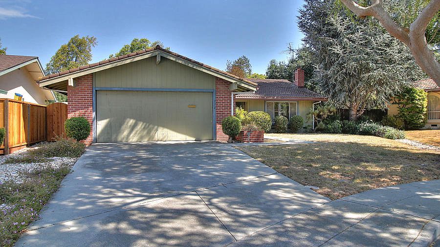 770 Palm Ct
