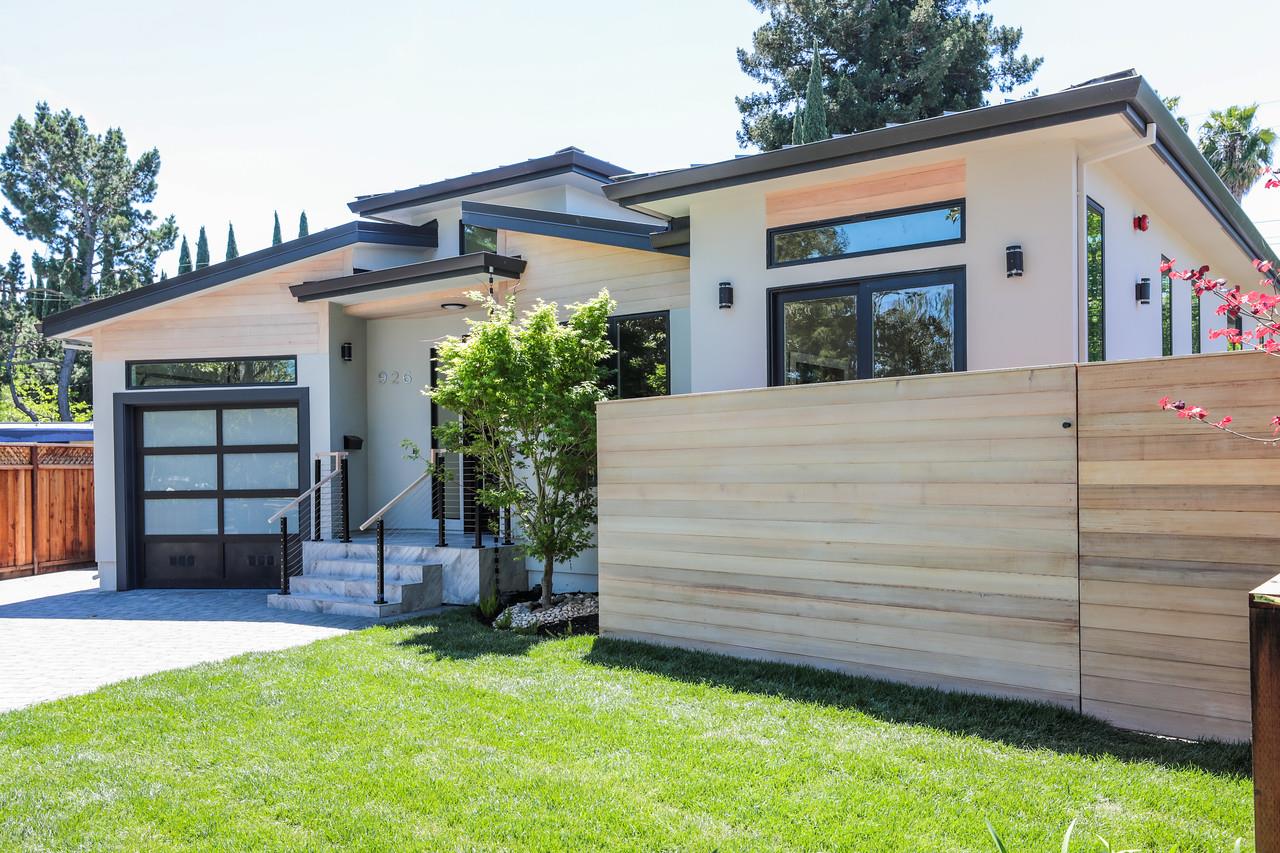 926 Colonial Lane