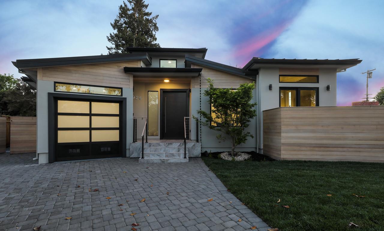 926 Colonial Lane